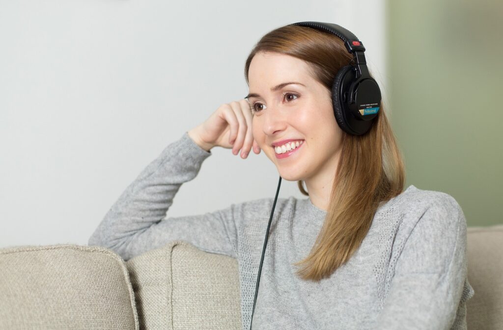 Music for happiness - Woman listening to songs for happiness