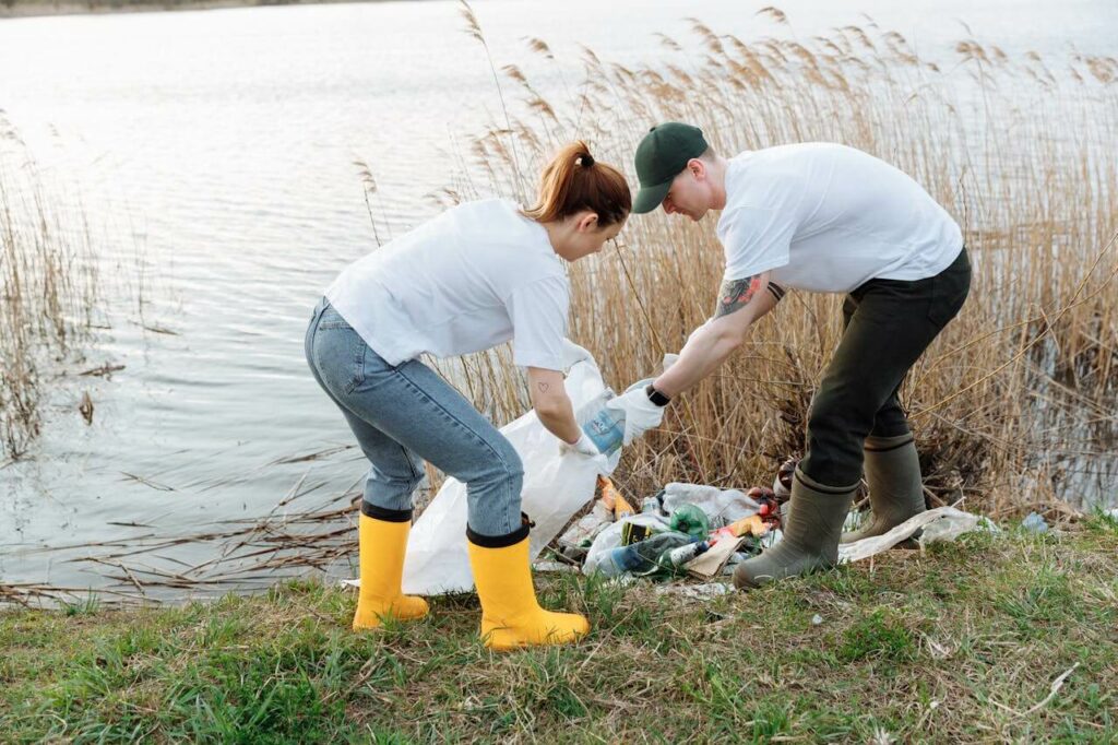 Kindness for Happiness - Pick up litter